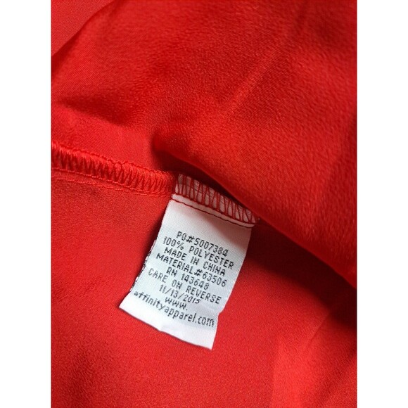 AFFINITY APPAREL Dressy Top Women’s 5XL Red Pleated Blouse Zip Back Gold Buttons - Picture 7 of 8